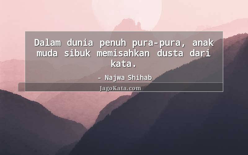 Dalam dunia penuh pura-pura, anak muda sibuk memisahkan dusta dari kata.