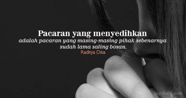 Raditya Dika - Pacaran yang menyedihkan adalah pacaran yang masing-masing pihak sebenarnya sudah lama saling bosan.